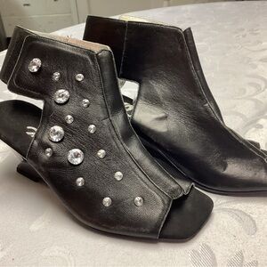 Chic Black Women's Mules with Rhinestone Embellishments